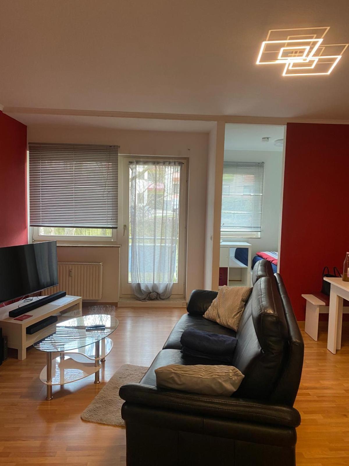 Zwei Zimmer Appartment Mit Balkon Und Stellplatz Voll Moebliert Trier Exterior photo